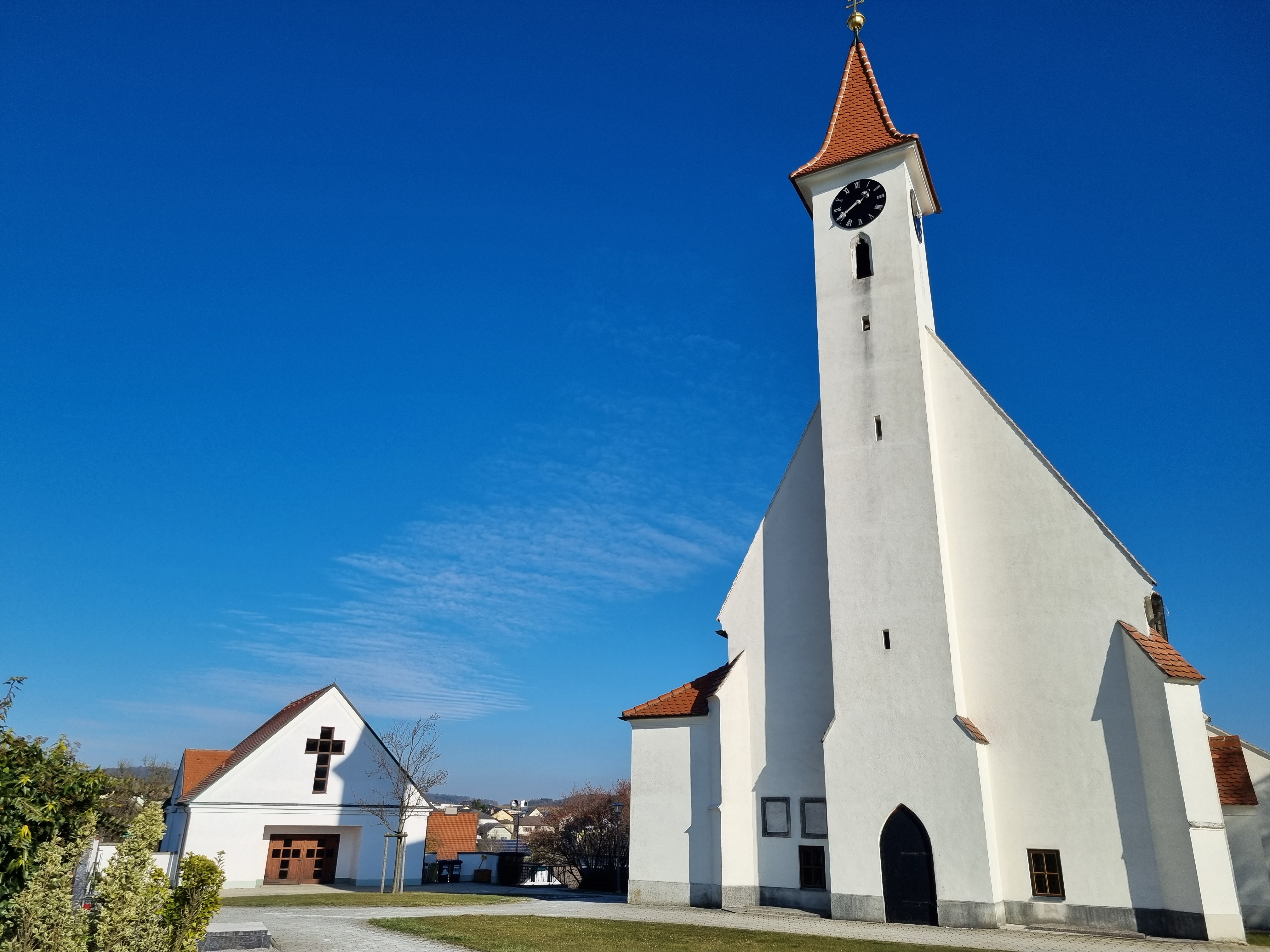 Pfarrkirche + Aufbahrungshalle Neidling